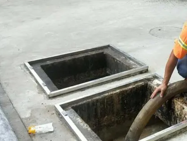 玉泉街道化粪池清理
